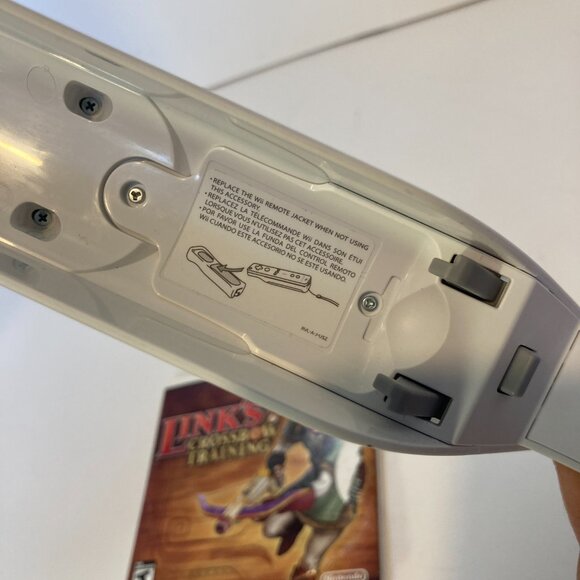Link's Crossbow Training Wii Game + Official Nintendo Zapper Tested Complete - Picture 9 of 9